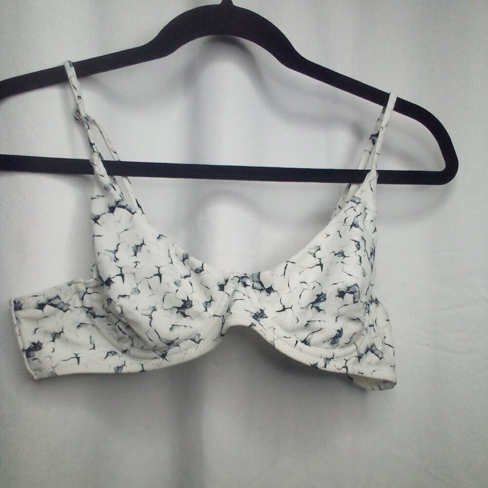 Zaful Swim Bikini Top 8 Underwire No Padding White Black